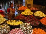 Flower Seller at the New Market., Kolkata, West Bengal, India Photographie par Greg Elms