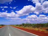 Stuart Highway Disappearing on Horizon, Australia Fotografisk trykk av John Banagan