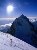 Mountaineer on Peak in Hindu Kush Range, Tirich Mir, Pakistan Photographie par Grant Dixon