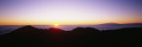 Silhouette of Mountains at Sunrise, Haleakala, Maui, Hawaii, USA Lámina fotográfica por Panoramic Images Silhouette of Mountains at Sunrise, Haleakala, Maui, Hawaii, USA Lámina fotográfica por Panoramic Images