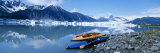 Kayaks by the Side of a River, Alaska, USA Photographie par Panoramic Images 