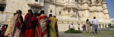 Tourists Standing near a Palace, Udaipur City Palace, Udaipur, Rajasthan, India Lámina fotográfica por Panoramic Images Tourists Standing near a Palace, Udaipur City Palace, Udaipur, Rajasthan, India Lámina fotográfica por Panoramic Images