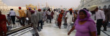 Group of People in a Temple, Golden Temple, Amritsar, Punjab, India Lámina fotográfica por Panoramic Images Group of People in a Temple, Golden Temple, Amritsar, Punjab, India Lámina fotográfica por Panoramic Images
