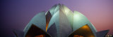 Temple Lit Up at Dusk, Lotus Temple, Delhi, India Lámina fotográfica por Panoramic Images Temple Lit Up at Dusk, Lotus Temple, Delhi, India Lámina fotográfica por Panoramic Images