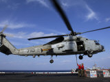 Two Aviation Ordnancemen Connect Transport Cables to a SH-60B Helicopter Lámina fotográfica por Stocktrek Images