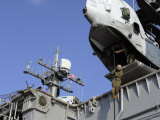 Marines and Sailors Fast-Rope from the Rear of a CH-46E Sea Knight Helicopter Lámina fotográfica por Stocktrek Images