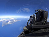 US Air Force Captain Looks out Over the Sky in a F-15 Eagle Lámina fotográfica por Stocktrek Images