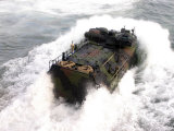 Amphibious Assault Vehicle Lámina fotográfica por Stocktrek Images Amphibious Assault Vehicle Lámina fotográfica por Stocktrek Images