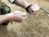 A Soldier Pulls a Detonation Cord Igniter to Start a Reaction Detonating C-4 Explosives Lámina fotográfica por Stocktrek Images A Soldier Pulls a Detonation Cord Igniter to Start a Reaction Detonating C-4 Explosives Lámina fotográfica por Stocktrek Images