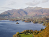 View Across Derwent Water to Keswick and Skiddaw from Watendlath Road in Autumn Photographie par Pearl Bucknall