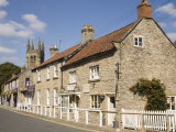 Traditional Sandstone Cottages and Shops with Tower of All Saints Church Photographie par Pearl Bucknall