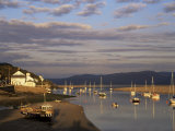 Boats in the Evening Sun at Low Tide on the Dovey Estuary, Aberdovey, Gwynedd, Wales Photographie par Pearl Bucknall