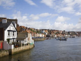 River Esk Harbour and Quayside Buildings of Old Town, Whitby, Yorkshire Photographie par Pearl Bucknall