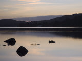 Sunset on Coniston Water in Autumn, Coniston, Lake District National Park, Cumbria, England Fotografisk trykk av Pearl Bucknall