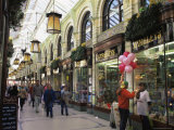 Shoppers in the Royal Arcade, Norwich, Norfolk, England, United Kingdom Fotografisk trykk av Jean Brooks Shoppers in the Royal Arcade, Norwich, Norfolk, England, United Kingdom Fotografisk trykk av Jean Brooks