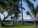 Beach with Cruise Ship off Shore, Kailua-Kona, Island of Hawaii (Big Island), USA Photographie par Ethel Davies