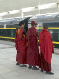 Lamas Awaiting Arrival of Train, New Railway Station, Beijing to Lhasa, Lhasa, Tibet, China Photographie par Ethel Davies