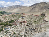 View from Fort, Including Kumbum, Gyantse, Tibet, China Photographie par Ethel Davies