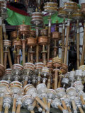 Prayer Wheels, Barkhor, Lhasa, Tibet, China Photographie par Ethel Davies