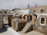 Old Berber Grain Storage Units, Site of Star Wars Film, Now a Hotel, Ksar Hedada, Tunisia Photographie par Ethel Davies
