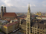 Neues Rathaus and Marienplatz from the Tower of Peterskirche, Munich, Germany Fotografie-Druck von Gary Cook