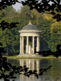 Pavilion or Folly in the Grounds of Schloss Nymphenburg, Munich (Munchen), Bavaria (Bayern), German Lámina fotográfica por Gary Cook Pavilion or Folly in the Grounds of Schloss Nymphenburg, Munich (Munchen), Bavaria (Bayern), German Lámina fotográfica por Gary Cook