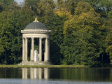 Pavilion or Folly in the Grounds of Schloss Nymphenburg, Munich (Munchen), Bavaria (Bayern), German Lámina fotográfica por Gary Cook Pavilion or Folly in the Grounds of Schloss Nymphenburg, Munich (Munchen), Bavaria (Bayern), German Lámina fotográfica por Gary Cook