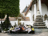 Foot Massage, Wat Po, Bangkok, Thailand, Southeast Asia Photographie par Angelo Cavalli