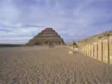The Step Pyramid, Saqqara, Unesco World Heritage Site, Near Cairo, Egypt, North Africa, Africa Lámina fotográfica por Robert Harding
