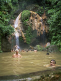 People Bathing in Volcanic Pool, Island of Sao Miguel, Azores, Portugal Lámina fotográfica por David Lomax People Bathing in Volcanic Pool, Island of Sao Miguel, Azores, Portugal Lámina fotográfica por David Lomax