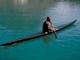 Inuit in Traditional Kayak, Greenland, Polar Regions Lámina fotográfica por David Lomax Inuit in Traditional Kayak, Greenland, Polar Regions Lámina fotográfica por David Lomax