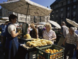 Fruit Stall in the Market, Brno, Moravia, Czech Republic Photographie par Gavin Hellier