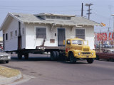 Pick-Up Truck Moving House, California, USA 写真プリント - ウォルター・Rawlings