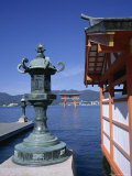 Floating Torii, Itsukushima-Jinja Shrine, Miya-Jima Island, Miya-Jima, Honshu, Japan Photographie par Christopher Rennie