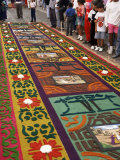 Sawdust Rug or Carpet on the Street, Good Friday, Semana Santa, Antigua, Guatemala, Central America Photographie par Christopher Rennie