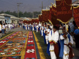 Children's Procession, La Merced, Good Friday, Semana Santa, Antigua, Guatemala, Central America Photographie par Christopher Rennie