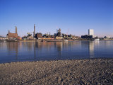 The River Rhine and Bayer Ag, Leverkusen, North Rhine-Westphalia (Nordrhein-Westfalen), Germany Photographie par Hans Peter Merten