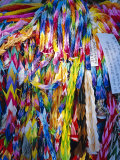 Paper Cranes, Children's Peace Memorial, Hiroshima, Japan Photographie par Christopher Rennie