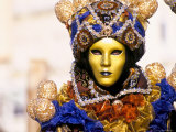Portrait of a Person Dressed in Mask and Costume Taking Part in Carnival, Venice, Italy Fotografie-Druck von Lee Frost