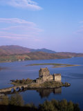 Eilean Donan Castle and Loch Duich, Highland Region, Scotland, United Kingdom Photographie par Hans Peter Merten