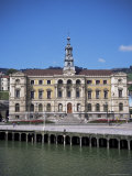Ayuntamiento (Town Hall) on the Bank of the Bilbao River, Bilbao, Euskadi (Pais Vasco), Spain Photographie par Christopher Rennie