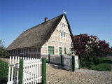 Old Farmhouse Near Stade, Niedersachsen, Germany Photographie par Hans Peter Merten