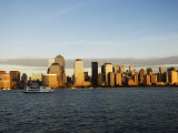 Lower Manhattan Skyline Across the Hudson River, New York City, New York, USA Lámina fotográfica por Amanda Hall Lower Manhattan Skyline Across the Hudson River, New York City, New York, USA Lámina fotográfica por Amanda Hall