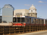 M.B.T.A. (T Train) Crossing Longfellow Bridge, Boston, Massachusetts, New England, USA Lámina fotográfica por Amanda Hall M.B.T.A. (T Train) Crossing Longfellow Bridge, Boston, Massachusetts, New England, USA Lámina fotográfica por Amanda Hall