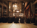 Morning Service in Hatto (Dharma Hall), Elheiji Zen Monastery, Japan Photographie par Ursula Gahwiler