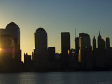 Lower Manhattan Skyline at Sunrise Across the Hudson River, New York City, New York, USA Lámina fotográfica por Amanda Hall Lower Manhattan Skyline at Sunrise Across the Hudson River, New York City, New York, USA Lámina fotográfica por Amanda Hall