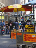 Hot Dog and Pretzel Stand, Manhattan, New York City, New York, USA Fotografie-Druck von Amanda Hall