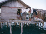Bajau Family in Stilt House Over the Sea, with Fish Drying on Platform Outside, Sabah, Malaysia Lámina fotográfica por Lousie Murray Bajau Family in Stilt House Over the Sea, with Fish Drying on Platform Outside, Sabah, Malaysia Lámina fotográfica por Lousie Murray