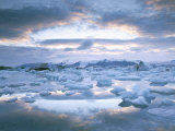 Jokuslarlon Glacial Lagoon, Vatnajokull Ice-Cap, Iceland, Polar Regions Photographie par Simon Harris