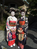 Geisha, Maiko (Trainee Geisha) in Gion, Kyoto City, Honshu, Japan Photographie par Christian Kober